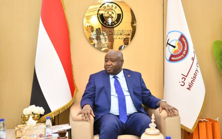 وزير المعادن نورالدائم :الحكومة لن تتهاون مع أي ممارسات تستهدف الاقتصاد الوطني او تهدر الحقوق الأجيال القادمة. وزير المعادن نورالدائم :الحكومة لن تتهاون مع أي ممارسات تستهدف الاقتصاد الوطني او تهدر الحقوق الأجيال القادمة.