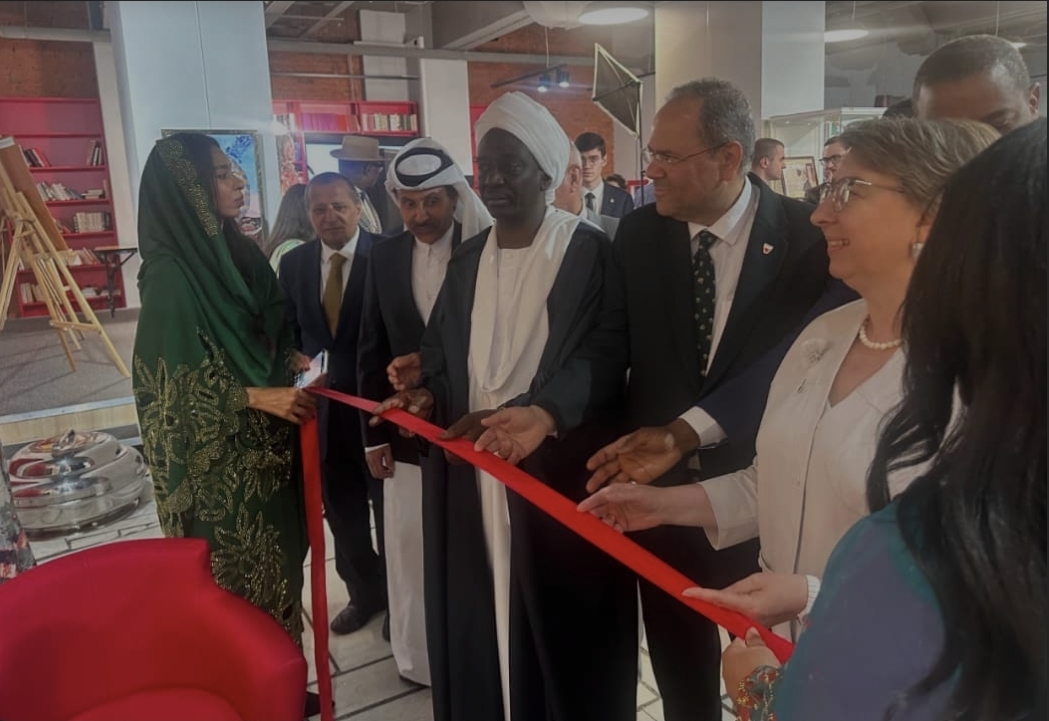 السفير محمد الغزالي يفتتح جناح السودان بمكتبة الأدب الأجنبي في موسكو