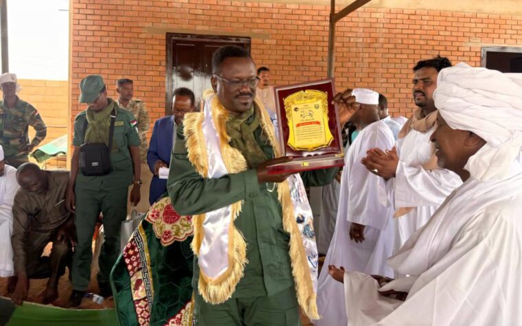 ⭕️في لفتة تقديرية.. الخليفة عبدالوهاب حمدالنيل الكباشي يكرم القائد العام لحركة جيش تحرير السودان